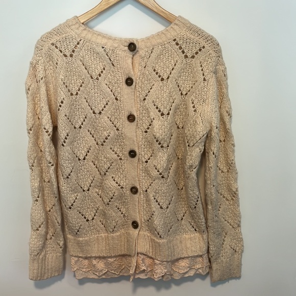 Sweater with lace trim and button down the back - Picture 2 of 2